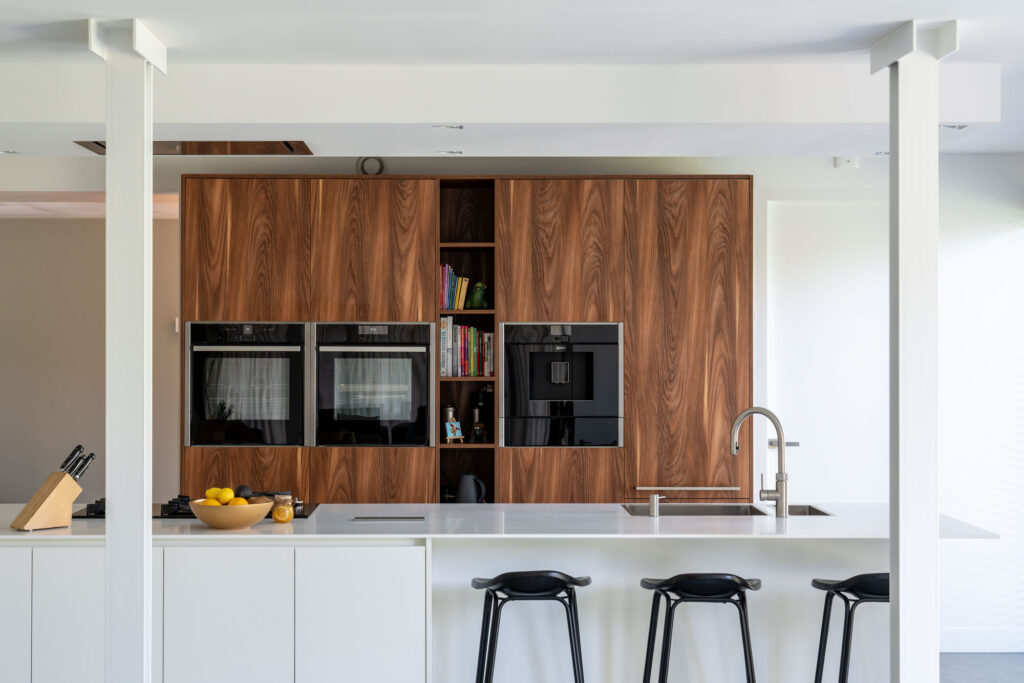 Interieurfoto van maatwerk keuken in luxe woning - Conntext
